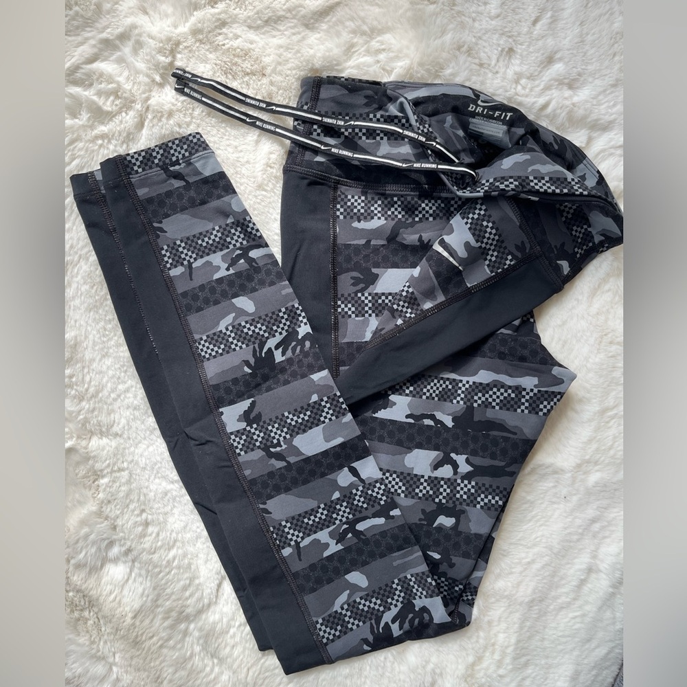 Nike womens Dri-Fit Reflective detail Leggings - Black and Gray Camo, small